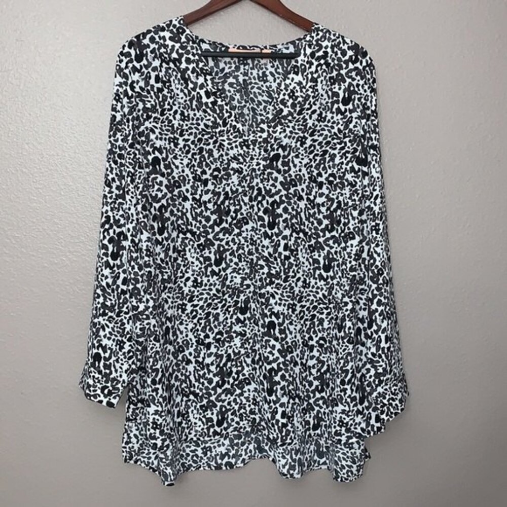 Evri Womans Animal Print Leopard High Low Long Sleeve Blouse Top W/Side Slits 1X